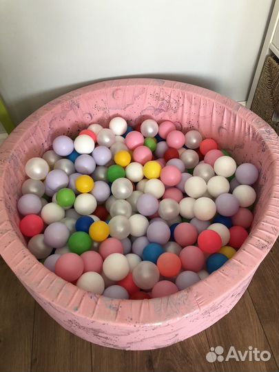Сухой бассейн с шариками