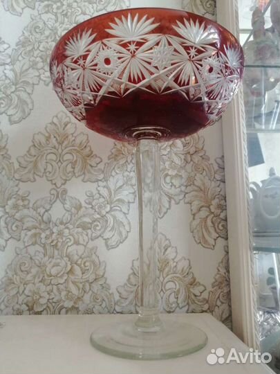 Ваза из рубинового хрусталя