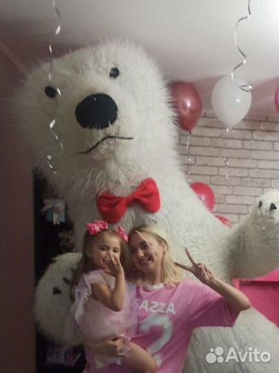 Мишка сидит и с нетерпением ждёт ваших праздников