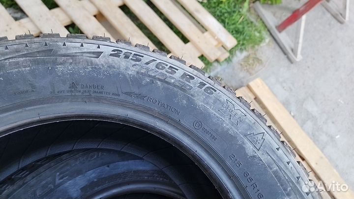 Michelin X-Ice North 2 215/65 R16 102T