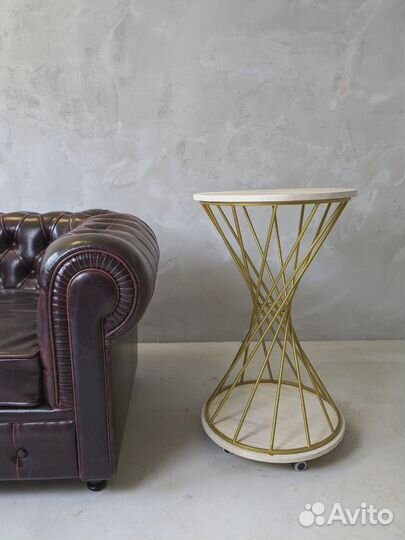 Выкатной стол для торта на колёсиках