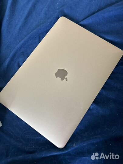 Apple MacBook Air 13-inch 128 gb gold