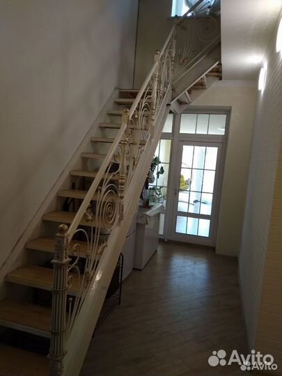 Кованые перила/перила на второй этаж