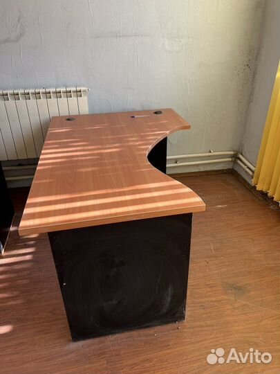 Стол с тумбой