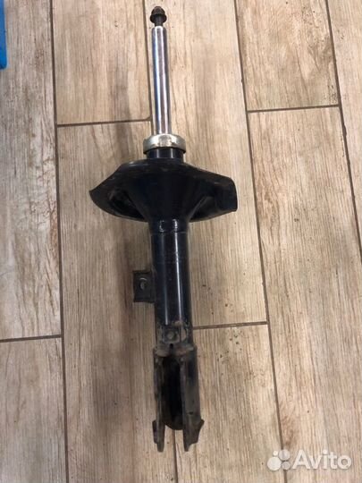 Амортизатор подвески передний левый Mitsubishi