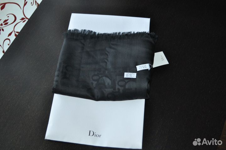 Dior. палантин