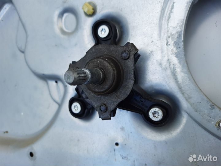 Стеклоподъемник передний левый Skoda Fabia