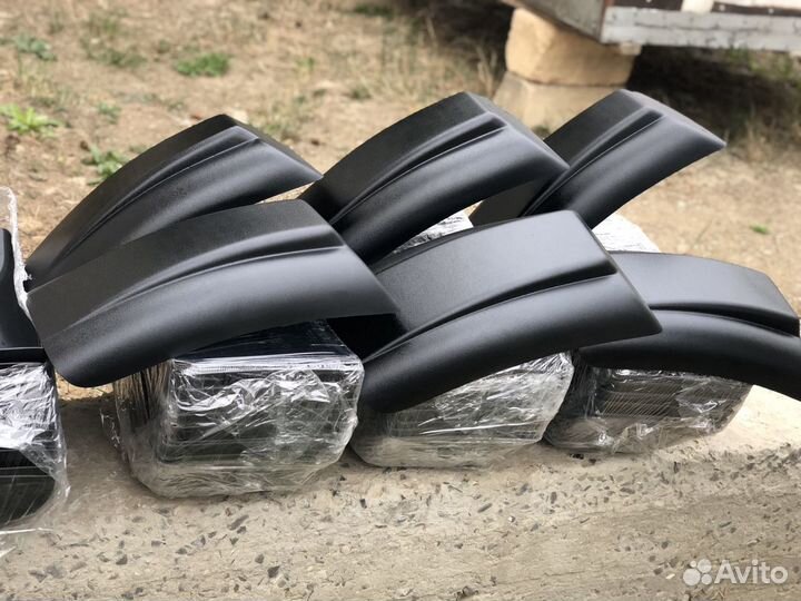 Бризговики на вис задние крылья