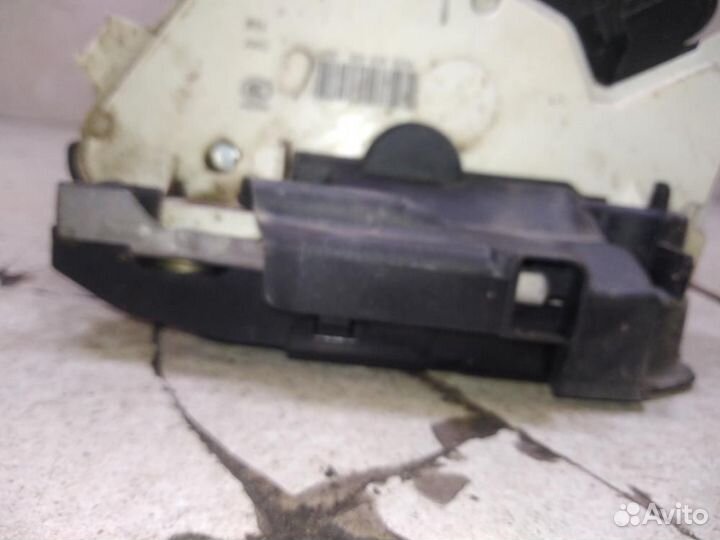 Замок двери задней левой Skoda Octavia A7 2012-202