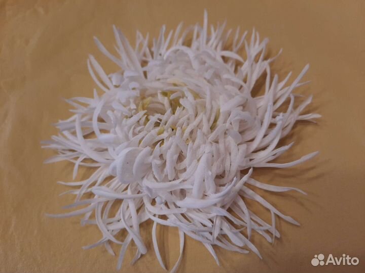 Цветочная брошь ручной работы