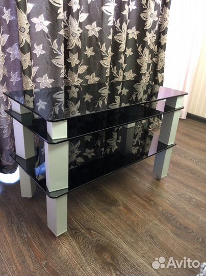 Стеклянная тумба