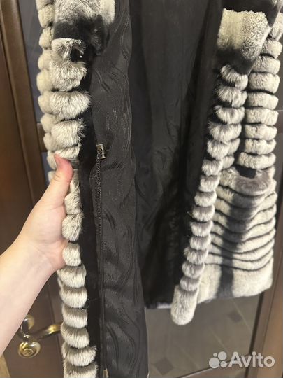 Меховая жилетка с капюшоном