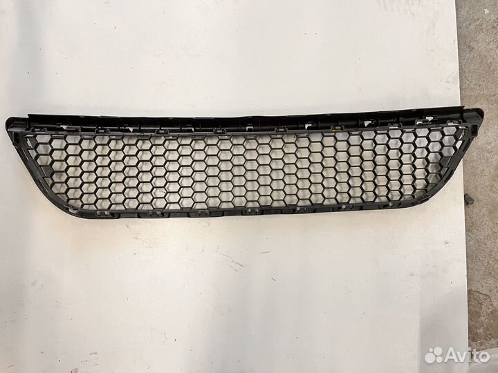 Решетка бампера переднего renault Logan (09-15)