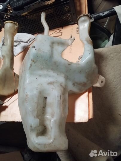 Бачок омывателя Митсубиси Каризма