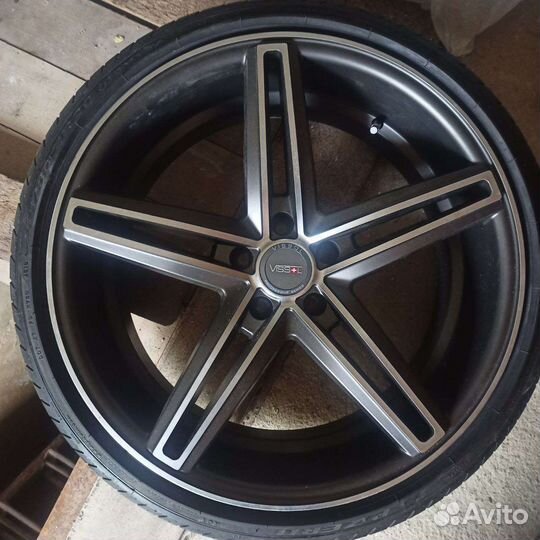 Pirelli P Zero 255/30 R20