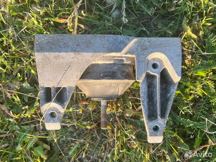 Подушка двигателя Audi a6/100 c4