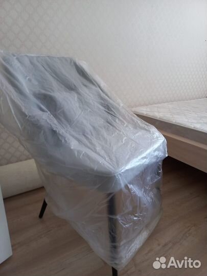 Стол и стулья