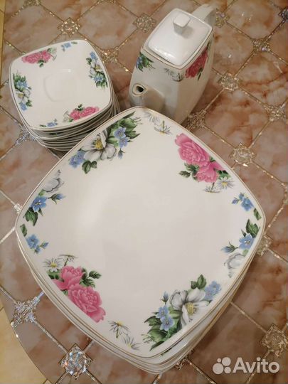 Тарелки, чайник заварочный