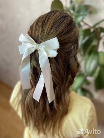 Бант для волос на заколке атласный белый
