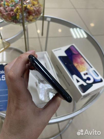 Samsung Galaxy A50, 4/64 ГБ