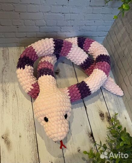 Игрушка вязаная плюшевая змейка