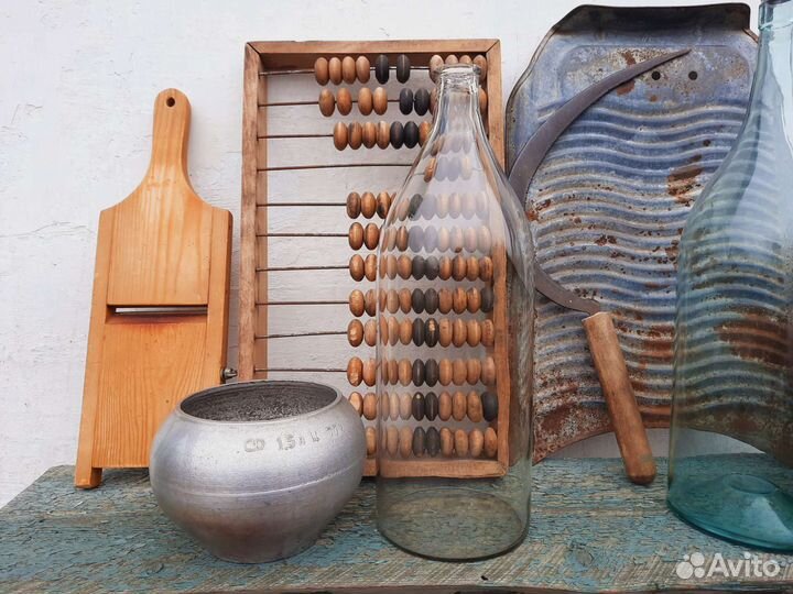 Старинные чугунок,серп,бутыли,доска для стирки