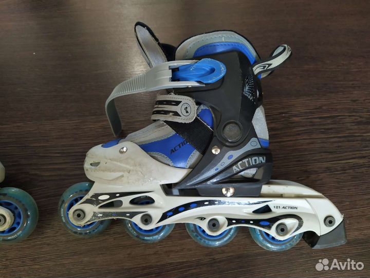 Ролики и к ним есть защита и шлем на голову