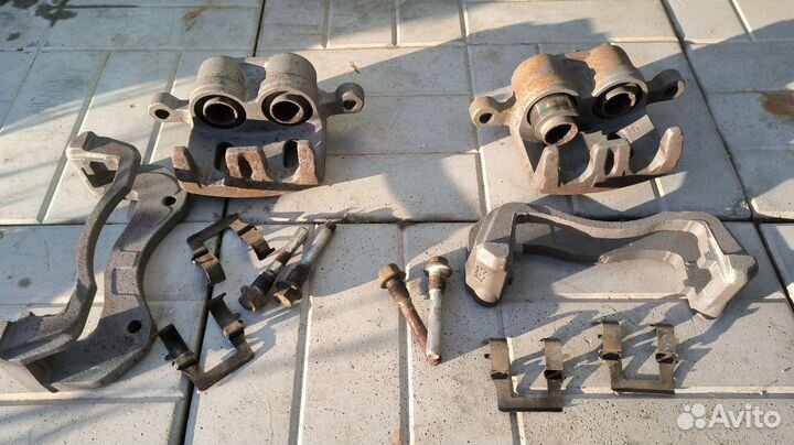 Суппорта передняя ось Mitsubishi OutlanderXL