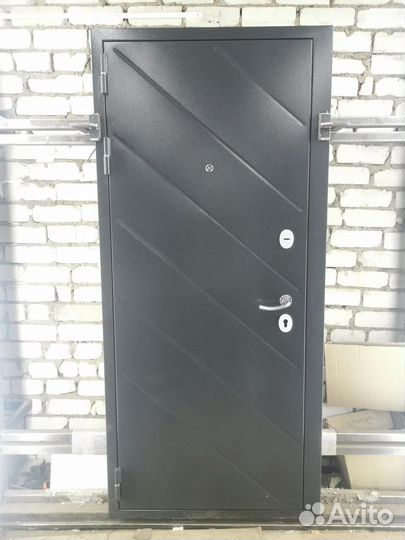 Дверь входная с терморазрывом и окном