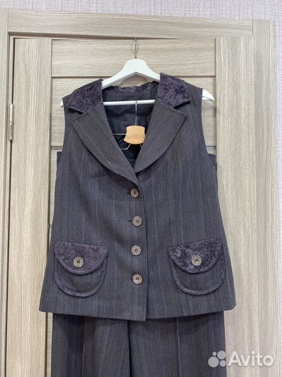 Костюм женский брючный 50