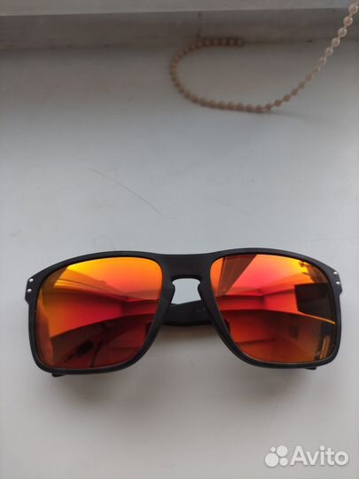 Солнцезащитные очки oakley