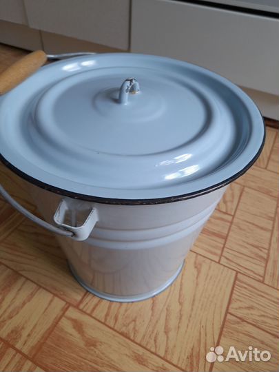 Эмалированное ведро с крышкой, 12 литров