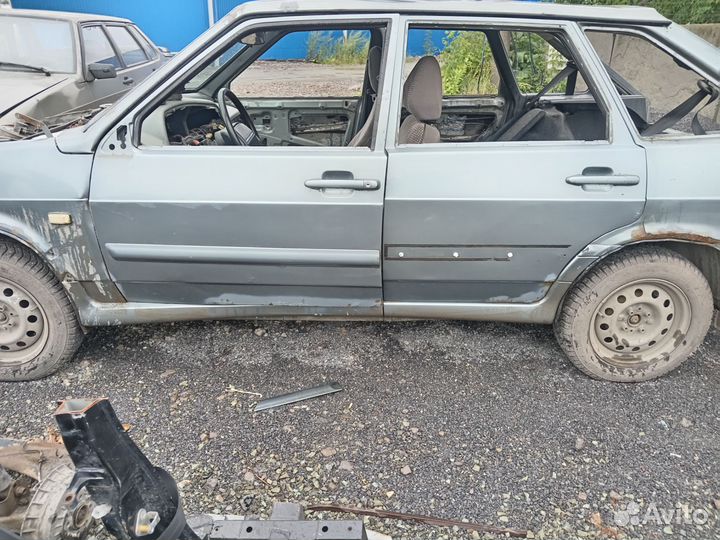 Разбирается автомобиль по запчастям ваз-2114