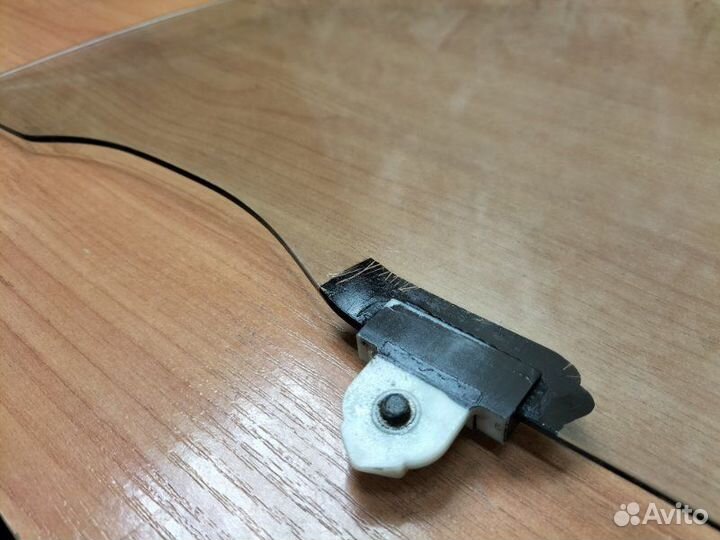 Стекло двери переднее левое Toyota Carina E aт191