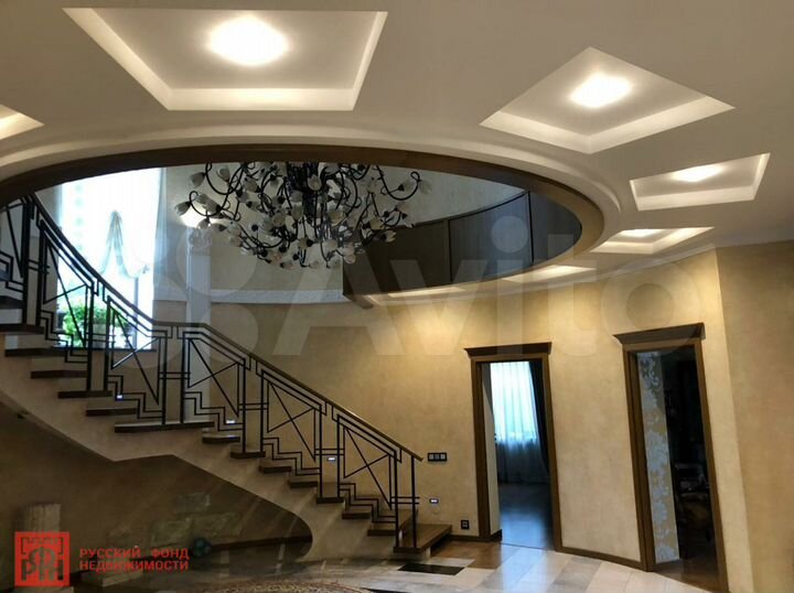 Коттедж 385 м² на участке 15 сот.