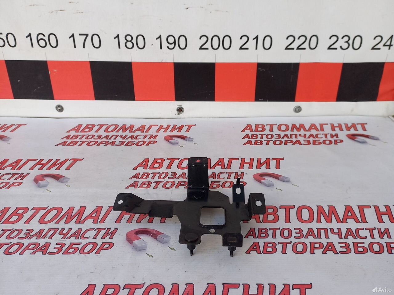 Кронштейн датчика слепых зон левый Элантра 6 AD