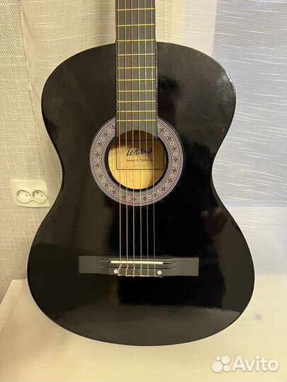 Акустическая гитара