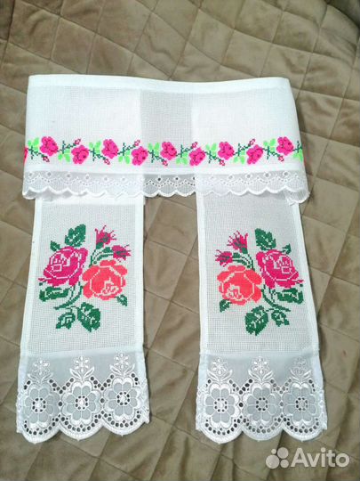 Вышитый рушник к иконам