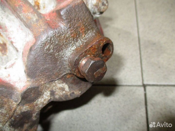 Суппорт передний правый Range Rover 2 (P38A)