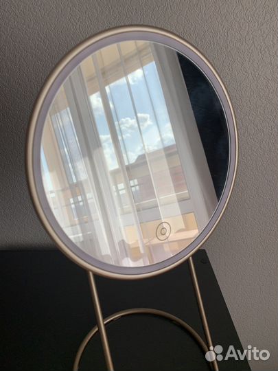 Настольное зеркало с подсветкой