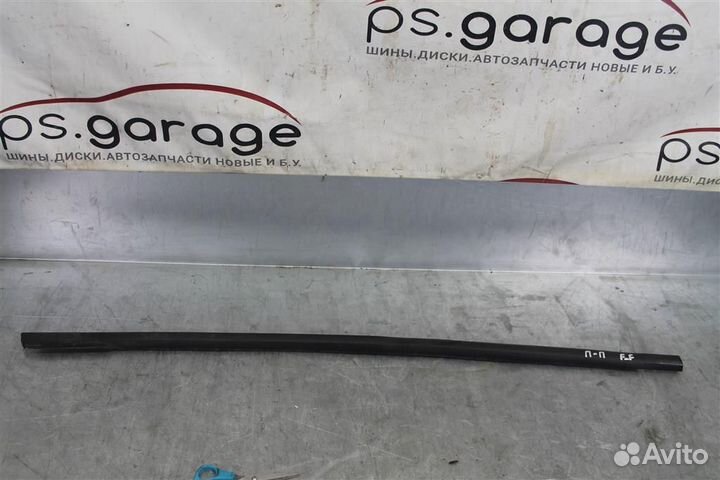 Молдинг стекла передней правой двери Ford Focus 3