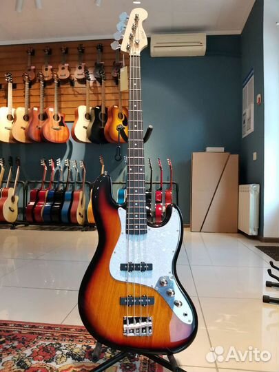Бас гитара Новая
