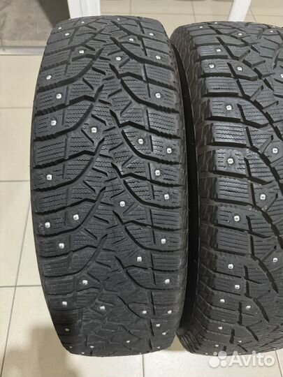 Bridgestone Blizzak Spike-02 SUV 225/70 R16 107T