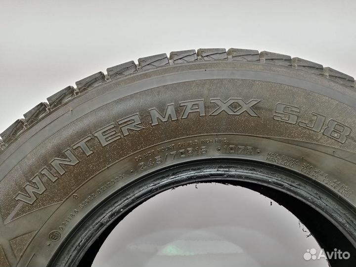 Dunlop Winter Maxx SJ8 245/70 R16
