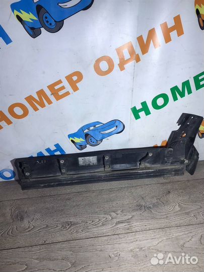 Накладка двери задней правой Land Rover Discovery