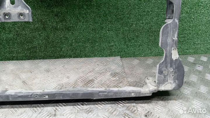 Рамка радиатора Volkswagen Tiguan