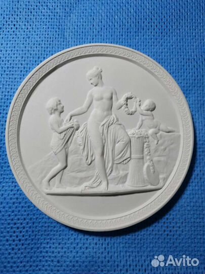 Декоративный барельеф- 