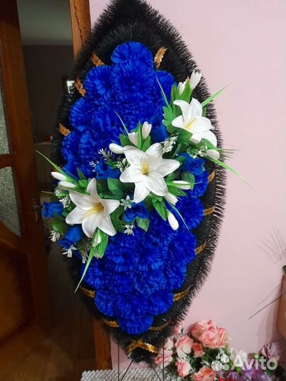 Ритуальные венки корзины и клумбы