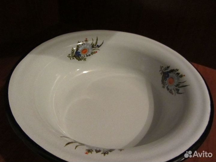 Посуда эмалированная новая (СССР)