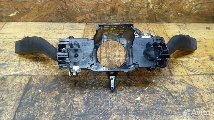 Переключатель подрулевой Skoda Superb 2012